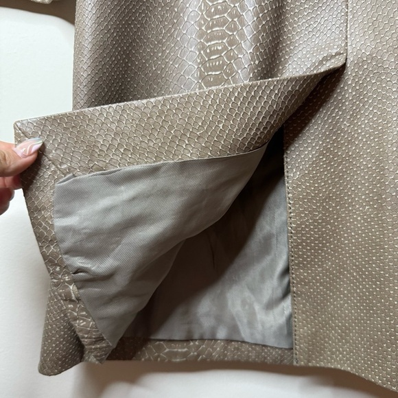 BCBGMAXAZRIA 100% Genuine Leather Tan Snakeskin Longlined Layering Fall Jacket - Picture 10 of 11